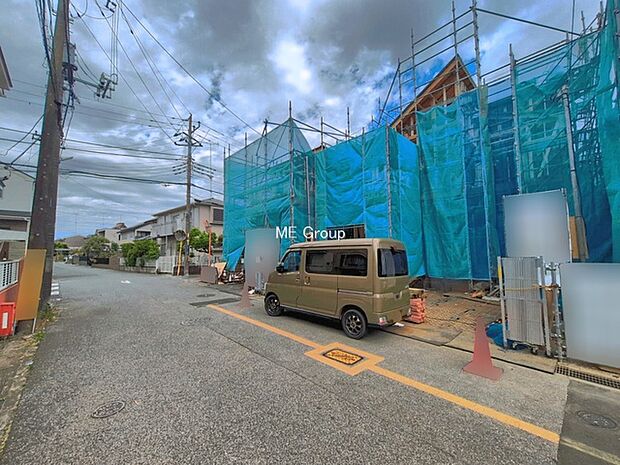 ～Exterior～　前面道路：南西 6m 公道　前面道路は閑静な住宅地をはしる車通りの少ない道路。駐車の出し入れもらくらくです！ご不明点・現地見学のご希望は、お気軽にお問い合わせください！