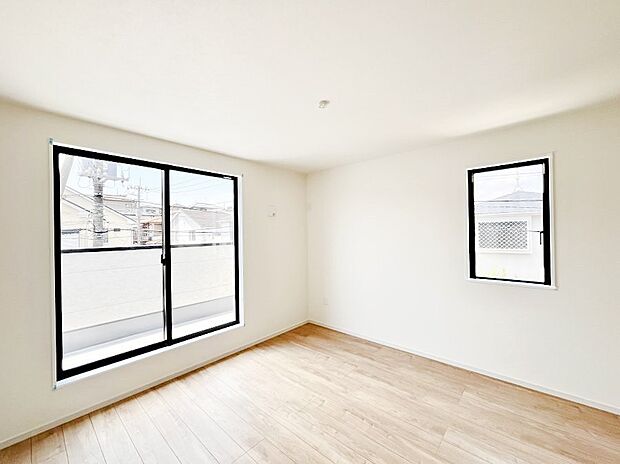 ◆1号棟◆～Bed Room～　マンションと違い部屋数が多いのが戸建てのメリットです。ご家族が増えたことで手狭に感じていた住まいも戸建てでは各居室プライバシーを保つことができます。