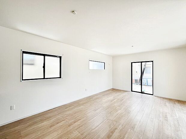 ◆1号棟◆～Living～　豊かな陽光がこの場所を照らしだす。光溢れるこの空間はみんなの笑顔が集う場所、時を忘れ、つきることのないたわいもない会話を楽しむ時間、たくさんの思いが綴られる場所。