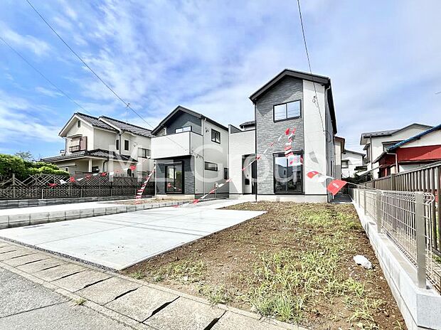 ◆1号棟◆~Exterior~ 閑静な住宅地で子育て家族にピッタリ。 毎日のお散歩も快適な緑に恵まれたエリアで、自然に包まれた穏やかな暮らしを実現するための、ゆとりある住環境が整っています。