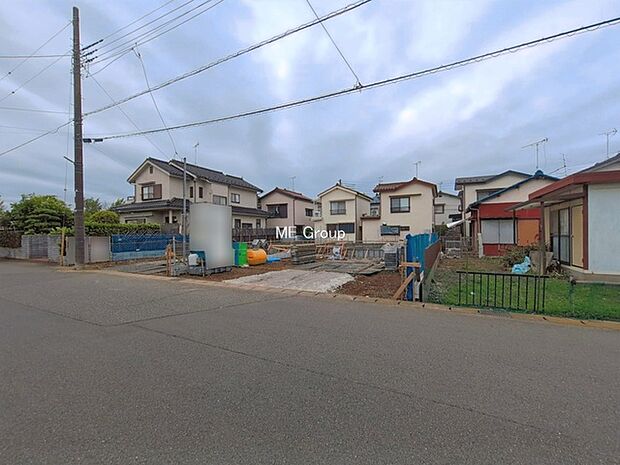 ～Exterior～　前面道路：東 7.55m 公道　前面道路は閑静な住宅地をはしる車通りの少ない道路。駐車の出し入れもらくらくです！ご不明点・現地見学のご希望は、お気軽にお問い合わせください！
