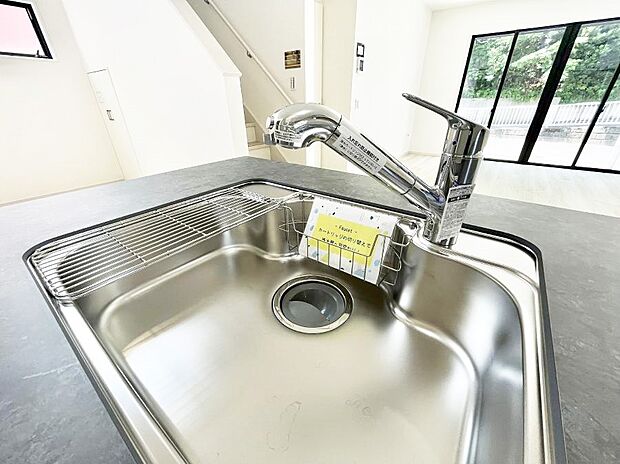 いつでも清潔なおいしいお水を。一つの水栓で水道水と浄水を使い分け。