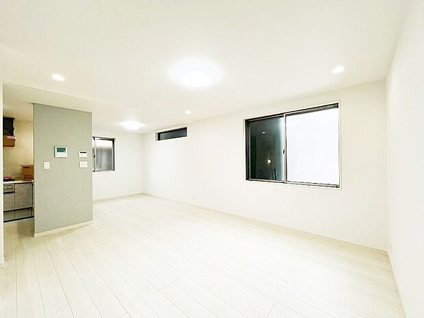 ~Living~ 日当たりのいい2階リビングはプライベート性も高く、落ち着いて暮らせます。ゆとりある暮らしと心地よい住環境が紡ぐ贅沢な時間をご家族みんなでお過ごし下さい。