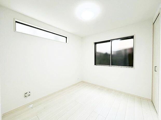 ~Bed Room~ 子供部屋はお子様にとって大変重な役割があります。子供一人で過ごす空間を与えることで、宿題や勉強時間も自然と増えまた自ら部屋の片付けや掃除なども促すことに繋がります。