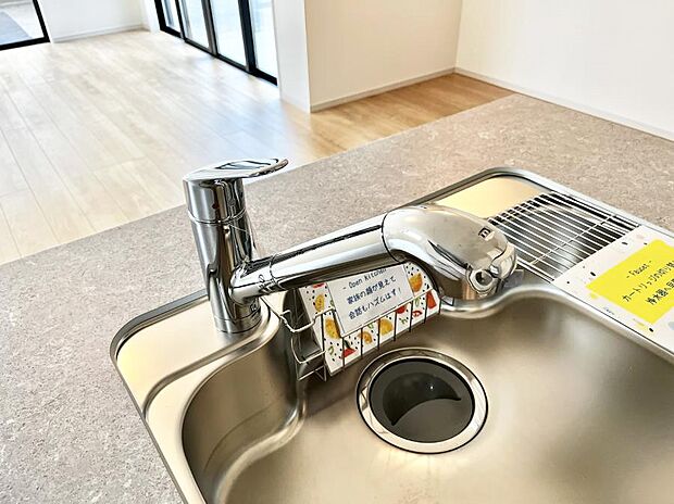 いつでも清潔なおいしいお水を。一つの水栓で水道水と浄水を使い分け。