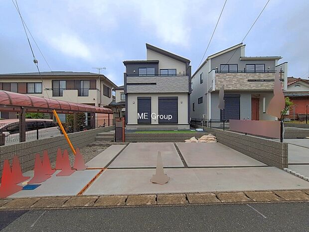 ◆1号棟◆～Exterior～　堂々たる趣ながら、主張し過ぎずどこか余裕を感じさせるシャープなフォルムで佇む邸宅は、晴天の空と照らし合わせる事で、本来あるべき完成形の姿を見せてくれます。
