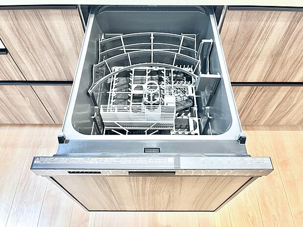 ◆3号棟◆後片付けが楽になる食洗機も標準装備で付いております。使ったお皿を入れてスイッチを押すだけ!時間の有効活用にも重宝します。