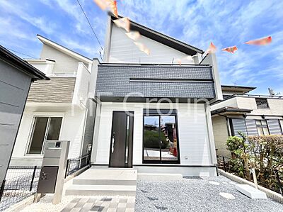 外観:◆3号棟◆~Exterior~ 忙しく過ぎゆく日常を置き去るほど、ゆったりした時間が流れる住環境。『快適』は「家」と「街」と「環境」が調和した時に訪れるだと改めて感じさせてくれます。 外観:◆3号棟◆~Exterior~ 忙しく過ぎゆく日常を置き去るほど、ゆったりした時間が流れる住環境。『快適』は「家」と「街」と「環境」が調和した時に訪れるだと改めて感じさせてくれます。