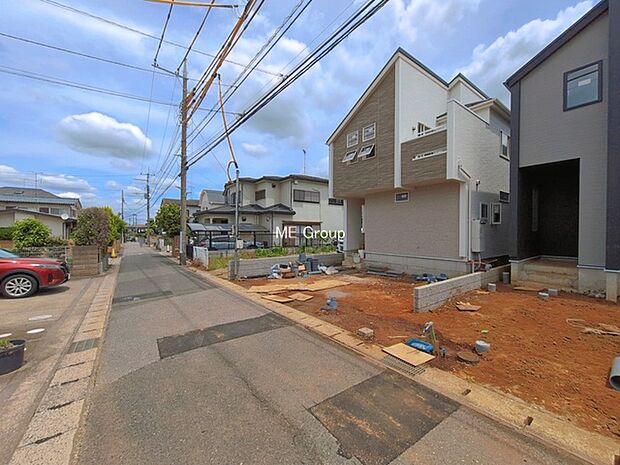 ～Exterior～　前面道路：北西 4m 公道　前面道路は閑静な住宅地をはしる車通りの少ない道路。駐車の出し入れもらくらくです！ご不明点・現地見学のご希望は、お気軽にお問い合わせください！