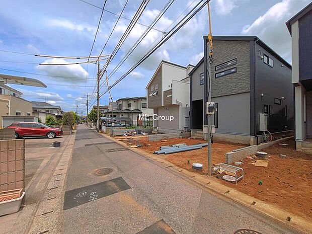 ～Exterior～　前面道路：北西 4m 公道　前面道路は閑静な住宅地をはしる車通りの少ない道路。駐車の出し入れもらくらくです！ご不明点・現地見学のご希望は、お気軽にお問い合わせください！