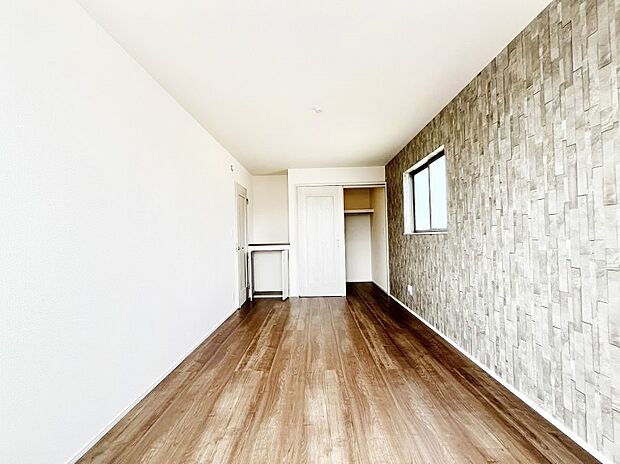 アクセントクロスがオシャレ!プライベート時間も充実しそうなWIC付きのお部屋です