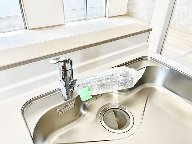 いつでも清潔なおいしいお水を。一つの水栓で水道水と浄水を使い分け。
