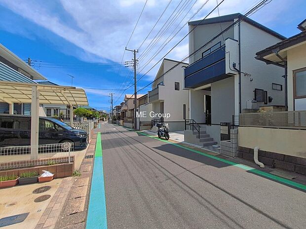 ～Exterior～　前面道路：北西 6m 公道　前面道路は閑静な住宅地をはしる車通りの少ない道路。駐車の出し入れもらくらくです！ご不明点・現地見学のご希望は、お気軽にお問い合わせください！