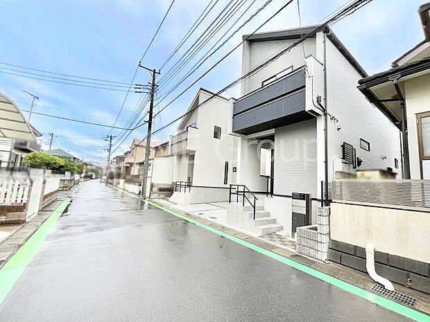 ~Exterior~ 前面道路:北西 6m 公道 前面道路は閑静な住宅地をはしる車通りの少ない道路。駐車の出し入れもらくらくです!ご不明点・現地見学のご希望は、お気軽にお問い合わせください!