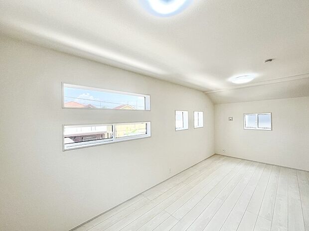 ◆1号棟◆~Bed Room~ お子様の成長に合わせて住まいのレイアウトも変わります。思春期のプライバシーを重視したり、成長に合わせて机やベットを配置したり。将来を見越しての住まい選びも大切です。