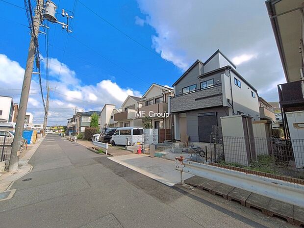 ～Exterior～　前面道路：南西 6.2m 公道　前面道路は閑静な住宅地をはしる車通りの少ない道路。駐車の出し入れもらくらくです！ご不明点・現地見学のご希望は、お気軽にお問い合わせください！