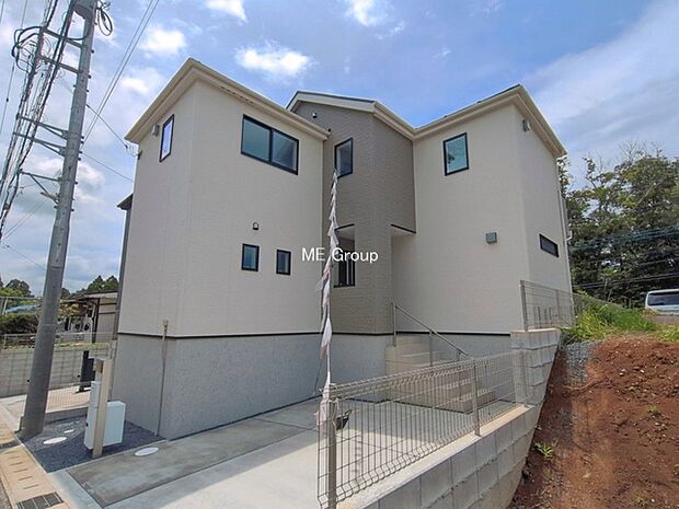 ～Exterior～　緑に恵まれた閑静な住宅地は、伸び伸びスローライフを叶えてくれます。自然豊富な季節の移ろいを身近に感じられる環境で子育てすれば、お子様もきっと素直に成長してくれるはずです！