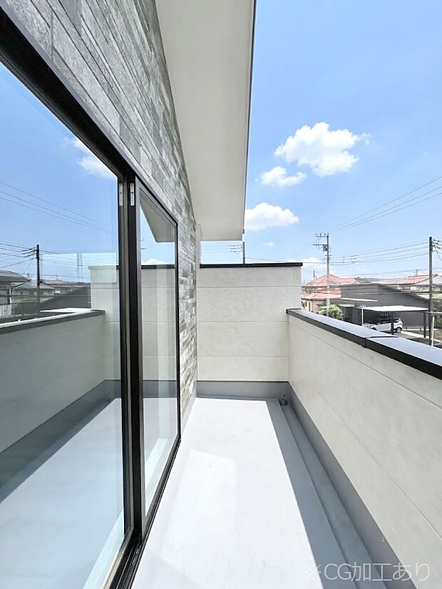 ◆2号棟◆~Balcony~ 南向きのバルコニーの前には雲以外に太陽を遮るものがありません。お洗濯物も乾きやすく、何より明るく気持ちのいい光が入ってきます。使いやすく開放的なバルコニーです♪