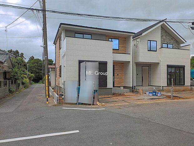◆1号棟◆～Exterior～　角地により陽当り・風通し良好です。うららかな陽射しがどのお部屋にも降り注ぎますように、快適さを追求した間取設計。生活を恵みの豊かな永住の地へと変えてくれます。