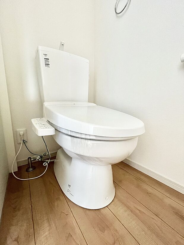 ～Toilet～　綺麗・スッキリ・快適なウォシュレット付トイレでくつろげる空間です。トイレは毎日使わざるを得ないもの。いつも清潔を保ちたいですね。トイレが2ヶ所あるので朝の混雑時に便利です！