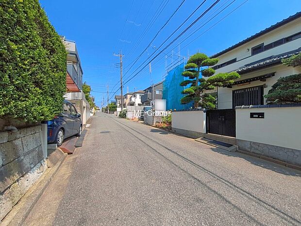 ～Exterior～　前面道路：南西 6m 公道　前面道路は閑静な住宅地をはしる車通りの少ない道路。駐車の出し入れもらくらくです！ご不明点・現地見学のご希望は、お気軽にお問い合わせください！