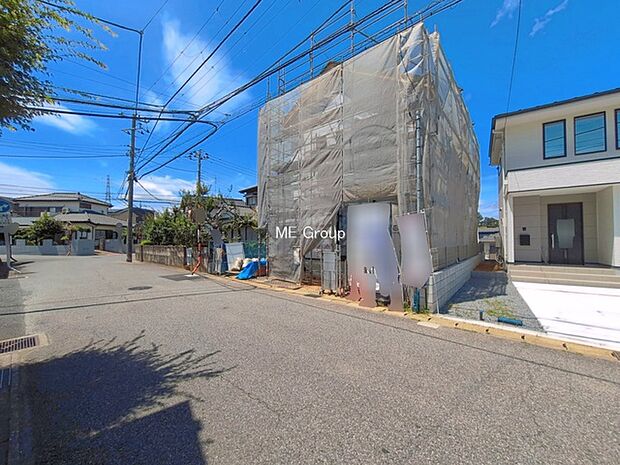~Exterior~ 前面道路広々南側6.3m&2台駐車OK♪ お車の出し入れもスムーズで、毎日の運転がさらに快適に。気軽にカーライフを楽しめる住まいです♪