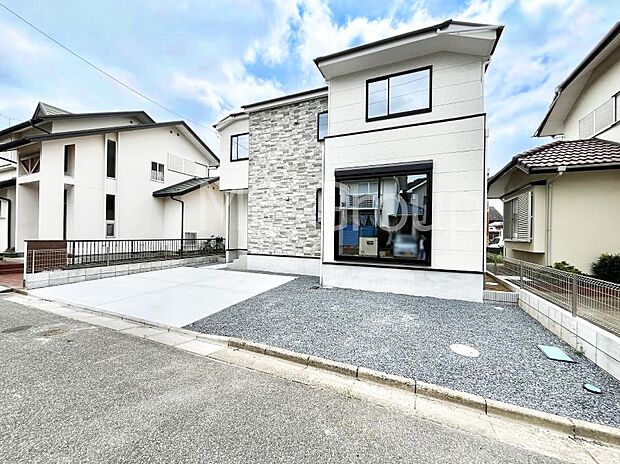 ~Exterior~ 忙しく過ぎゆく日常を置き去るほど、ゆったりした時間が流れる住環境。『快適』は「家」と「街」と「環境」が調和した時に訪れるだと改めて感じさせてくれます。
