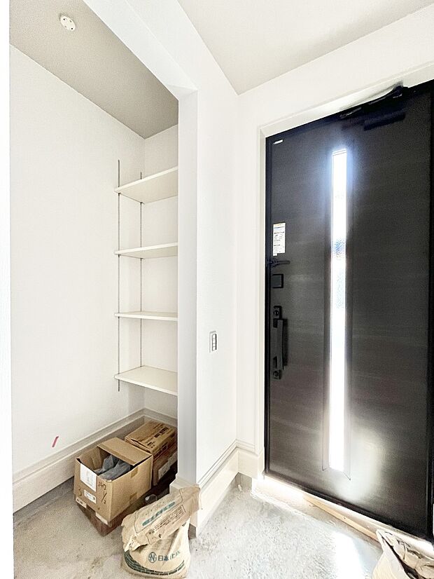 ◆1号棟◆～Entrance～　家の中でお客様を迎える最初の場所である玄関は、家の印象そのものです！豊富な玄関収納で、常に綺麗に保つことが出来ます♪玄関にはたっぷり収納の下駄箱を完備！