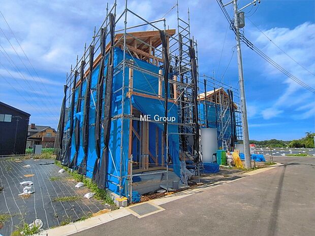 ◆1号棟◆～Exterior～　一戸建ての大きなメリットは、自分達の「土地」を「自由に」使える事です。ガーデニングやＤＩＹ，車やバイクの趣味など様々な用途で利用できます。