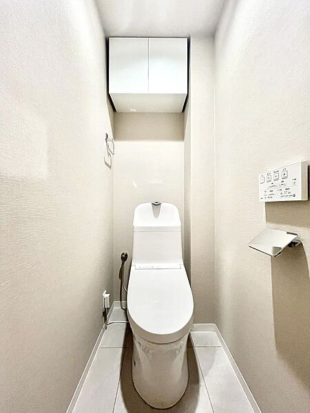 明るく清潔感のあるトイレです。