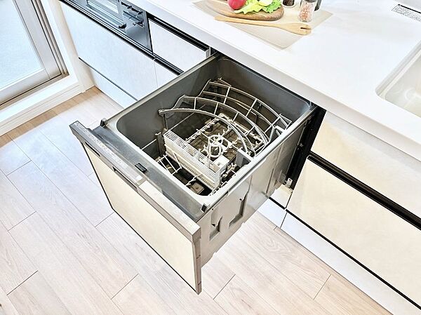 面倒なお片づけは食洗機にお任せ！家事の負担が減って、時間にも気持ちにもゆとりができます。