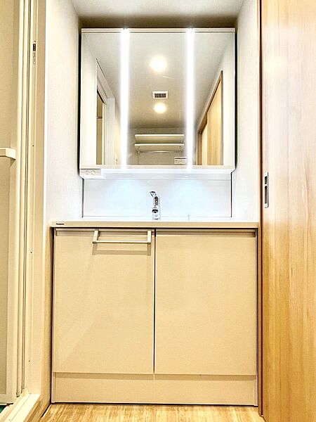 清潔感ある洗面化粧室で朝の身支度も快適