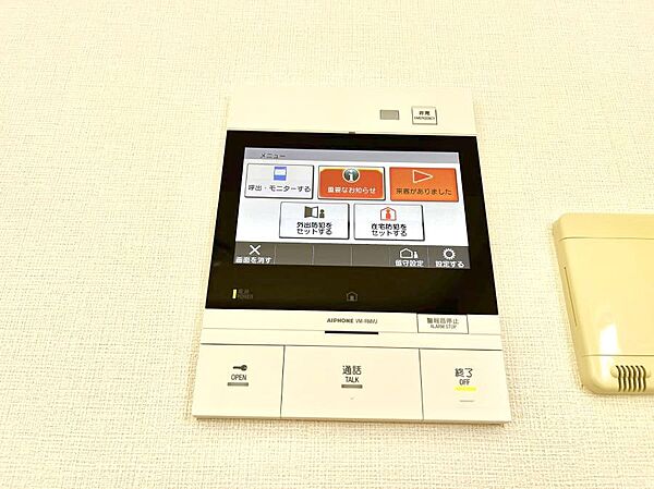 訪問者が一目でわかる安心のＴＶモニター付きインターホン。