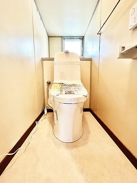 明るく清潔感のあるトイレです。