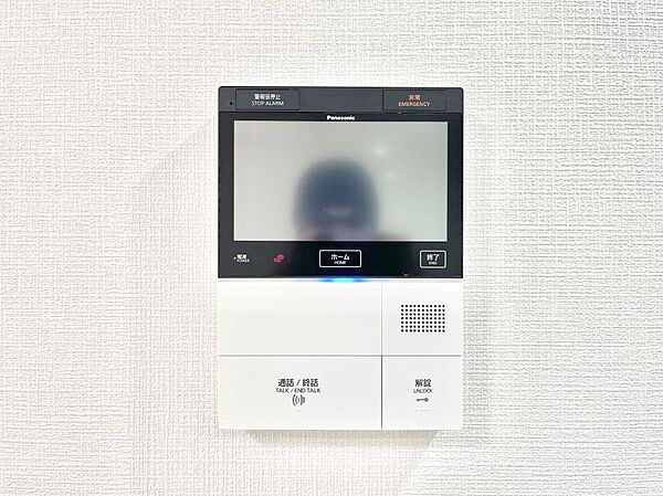 訪問者が一目でわかる安心のＴＶモニター付きインターホン。