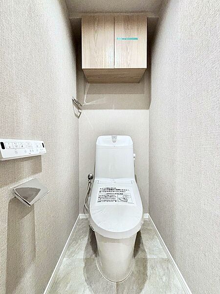 明るく清潔感のあるトイレです。