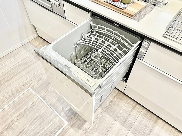 面倒なお片づけは食洗機にお任せ！家事の負担が減って、時間にも気持ちにもゆとりができます。