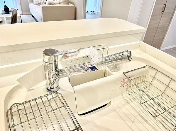 広々としたシンクでお料理やお皿洗いもラクラク快適に！