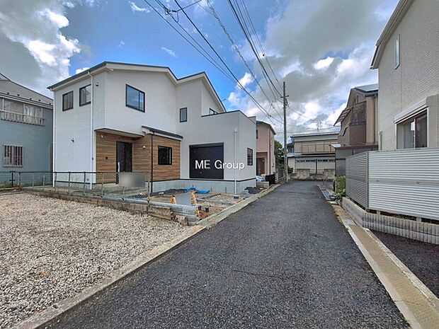 ~Exterior~ 前面道路: 北 4m 住宅地になっているので車量も少なく、静かな立地です。子育て環境も良好です♪♪周辺環境もあわせてご案内させて頂きます。