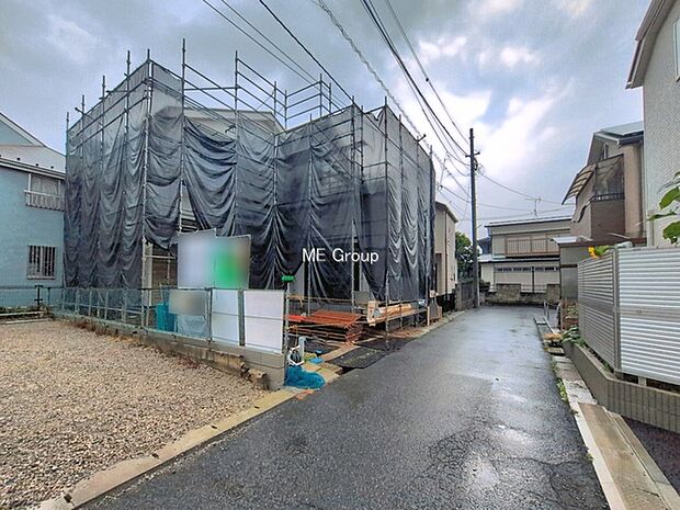 ~Exterior~ 前面道路: 北 4m 住宅地になっているので車量も少なく、静かな立地です。子育て環境も良好です♪♪周辺環境もあわせてご案内させて頂きます。