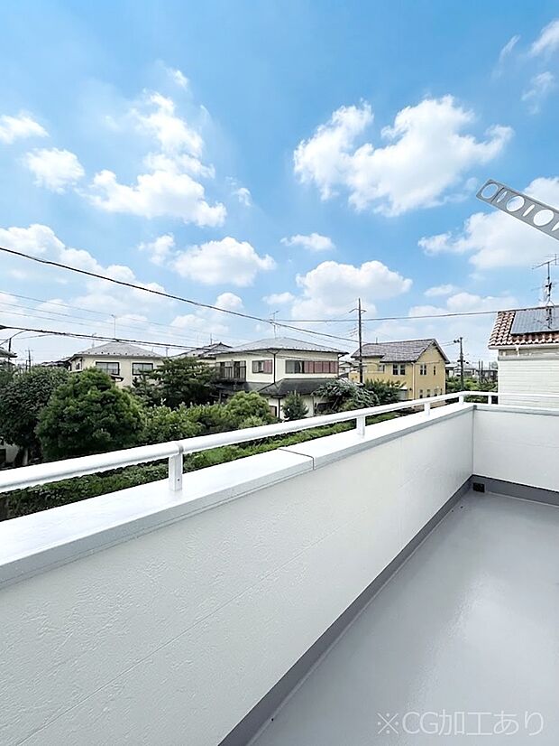 ◆2号棟◆~Balcony~ バルコニーは温かい陽がさしこみ、お布団や洗濯物を気持ちよく干すことができます。使いやすく開放的なバルコニーです♪陽ざしがたっぷり降り注ぐ、バルコニー付き住まい。