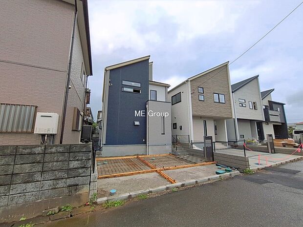 ◆4号棟◆～Exterior～　住宅地になっているので車量も少なく、静かな立地です。くつろぎあふれる住空間で子育て環境も良好です♪♪周辺環境もあわせてご案内させて頂きます。