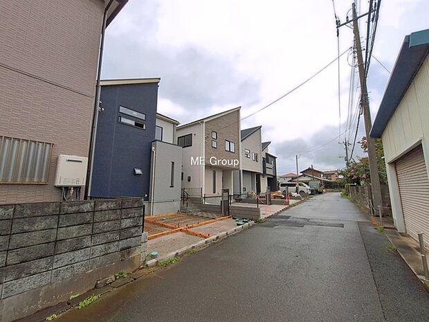 ～Exterior～　前面道路：北西 4.6m 公道　前面道路は閑静な住宅地をはしる車通りの少ない道路。駐車の出し入れもらくらくです！ご不明点・現地見学のご希望は、お気軽にお問い合わせください！