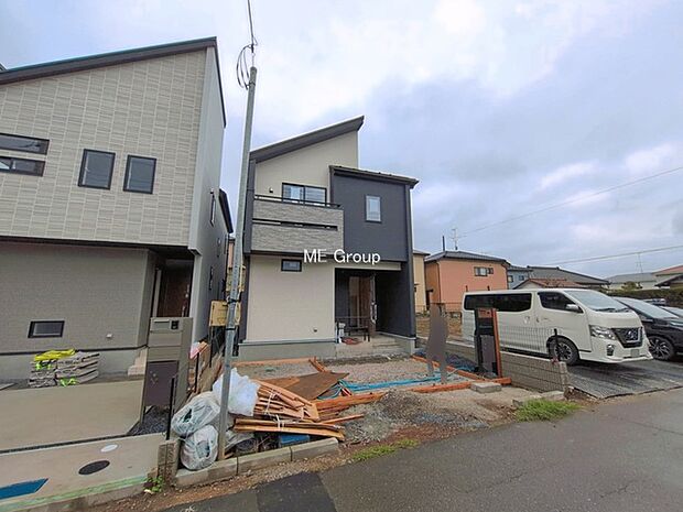 ◆1号棟◆~Exterior~ 忙しく過ぎゆく日常を置き去るほど、ゆったりした時間が流れる住環境。『快適』は「家」と「街」と「環境」が調和した時に訪れるだと改めて感じさせてくれます。