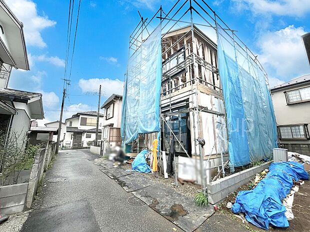 ~Exterior~ 前面道路は閑静な住宅地をはしる車通りの少ない道路。駐車の出し入れもらくらくです!ご不明点・現地見学のご希望は、お気軽にお問い合わせください!