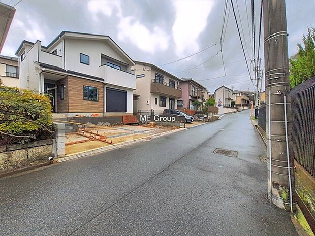 ～Exterior～　 南西 5.9m 公道　前面道路は閑静な住宅地をはしる車通りの少ない道路。駐車の出し入れもらくらくです！ご不明点・現地見学のご希望は、お気軽にお問い合わせください！