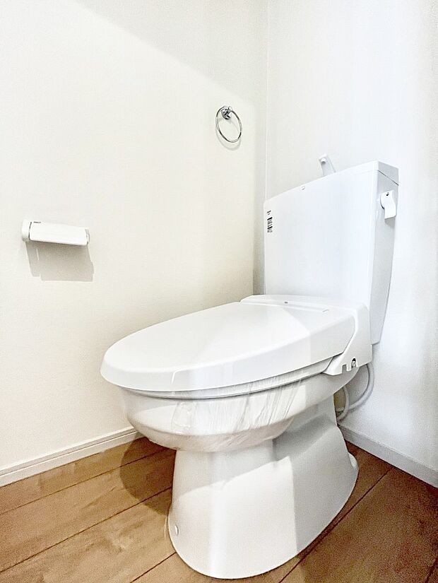 明るく清潔感のあるトイレです。