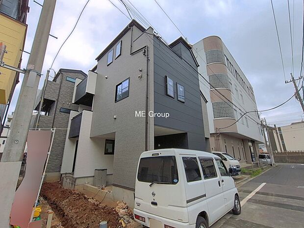 ◆B号棟◆～Exterior～　周辺には学校や買物施設もそろい、生活・子育てに適した環境が広がっています。「永住地」として、物件のご見学だけでなく、周辺環境や通学先についてもぜひご相談ください！