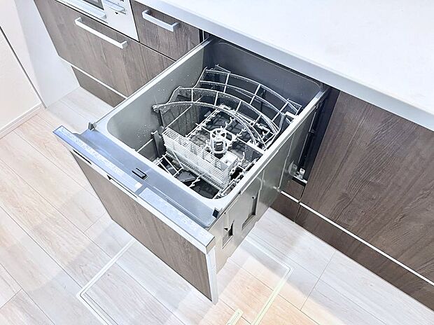 面倒なお片づけは食洗機にお任せ！家事の負担が減って、時間にも気持ちにもゆとりができます。
