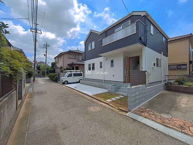 ～Exterior～　前面道路：北東 4m 公道　前面道路は閑静な住宅地をはしる車通りの少ない道路。駐車の出し入れもらくらくです！ご不明点・現地見学のご希望は、お気軽にお問い合わせください！